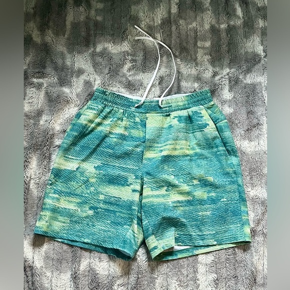 Lululemon Channel Cross Swim Short *7" Size Small - Picture 3 of 8